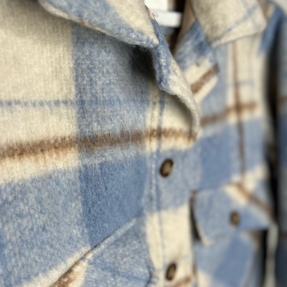 Abercrombie Cropped Plaid Shacket - Picture 5 of 7